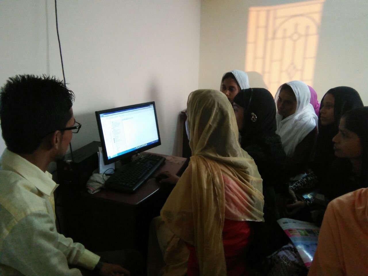 COMPUTER PHOTO